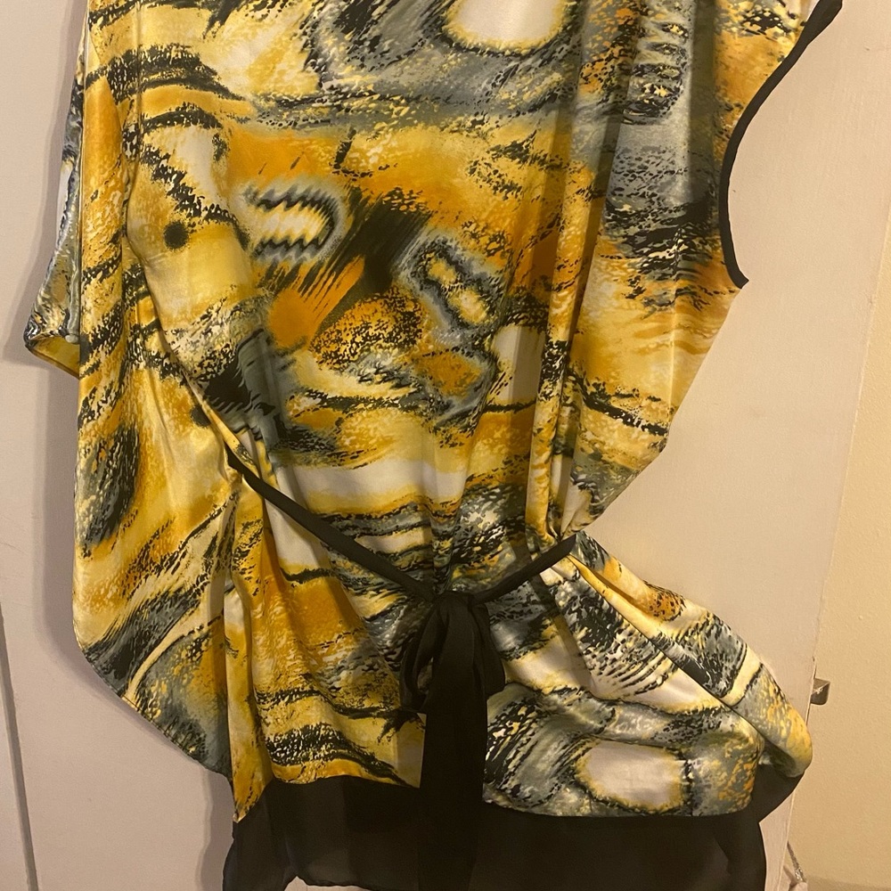 Bisou Bisou Butterfly French Sleeves Blouse